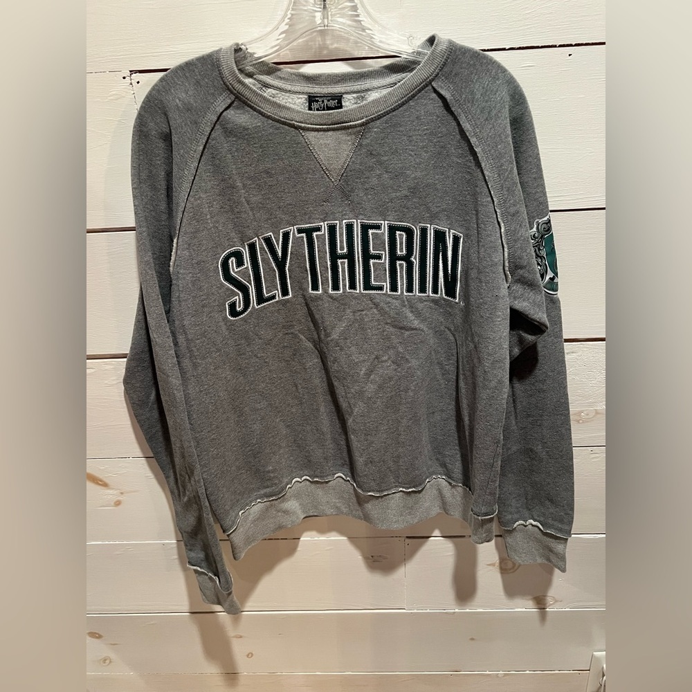 Universal Studios Harry Potter Gray Slytherin Sweatshirt, medium, EUC, green